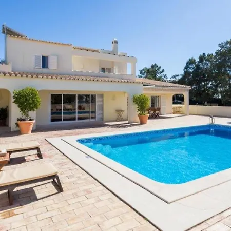 Spacious Holiday In Algarve فيلة