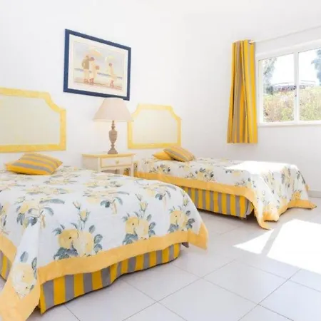 Spacious Holiday In Algarve فيلة *